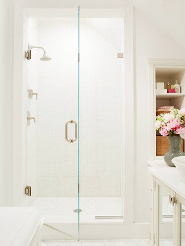 Оригинальные интерьеры маленьких ванных комнат: 15 идей с фото