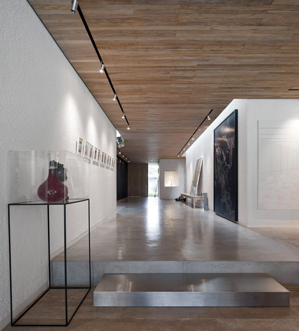 Светлый и просторный дом для современных коллекционеров