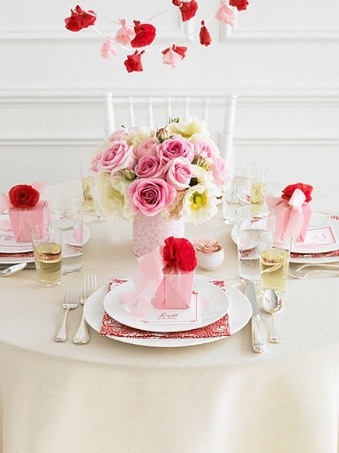 Романтичное оформление столов на День Святого Валентина
