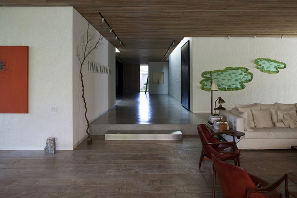 Светлый и просторный дом для современных коллекционеров