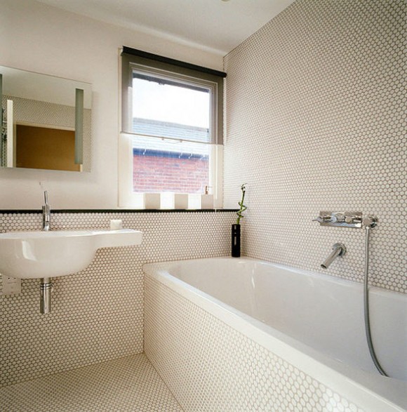 Простые и светлые: 10 современных ванных комнат