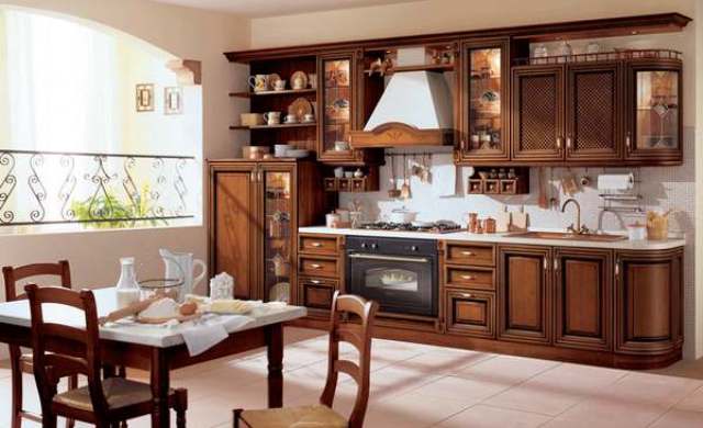 Деревянная кухонная мебель: плюсы и минусы