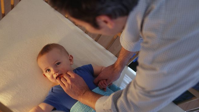 Режутся зубки: как облегчить боль? Когда у ребенка режутся зубки?