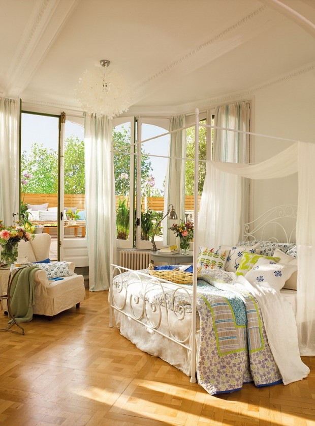 Романтический фотодизайн спальни с полукруглыми окнами